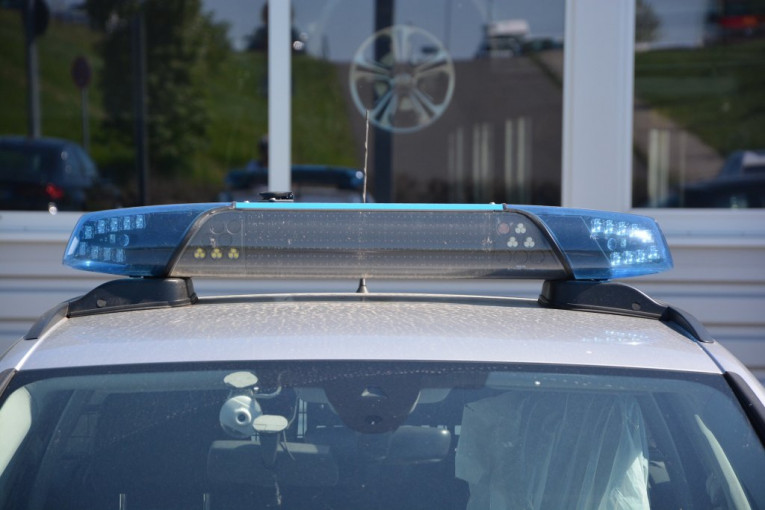 UHAPŠEN TAKSISTA: Policija otkrila ko je vozač koji je izazvao haos na internetu zbog DUPLIH tablica