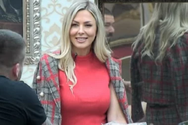 Nova voditeljka "Parova" opčinila gledaoce: Ko je msiica koja je postala deo rijalitija Hepi TV?