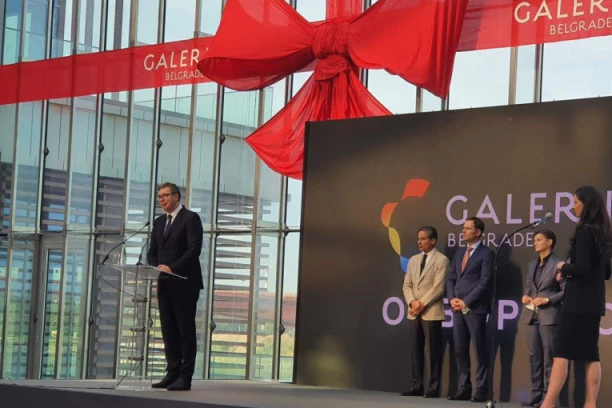 (VIDEO) NEKOME JE CILJ RUŠENJE VLASTI, NEKOME USPEH SRBIJE: Ovo su poruke predsednika Vučića sa otvaranja najvećeg šoping mola na Balkanu