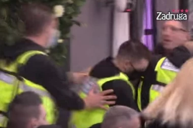 Poručio mu da ga se ne plaši: Kristijan krenuo da bije Tomovića, držala ga hrpa obezbeđenja!