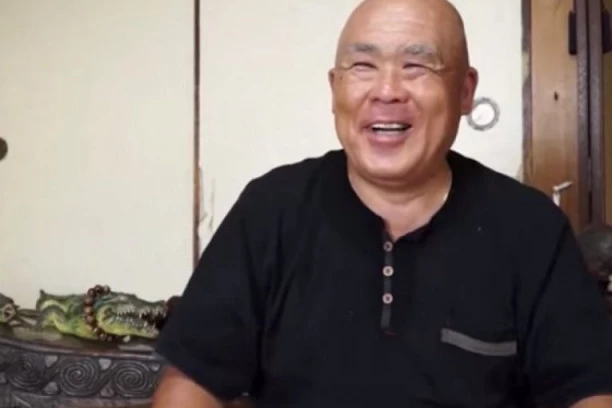 (VIDEO) Psi i mačke su za slabiće: Ovaj čovek je pokazao ŠTA je pravi kućni LJUBIMAC