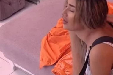 (VIDEO) NATAŠA SE PREPUSTILA JANJUŠEVIM DODIRIMA: Uzdasi se prolamali kućom, zadrugarka se topila...