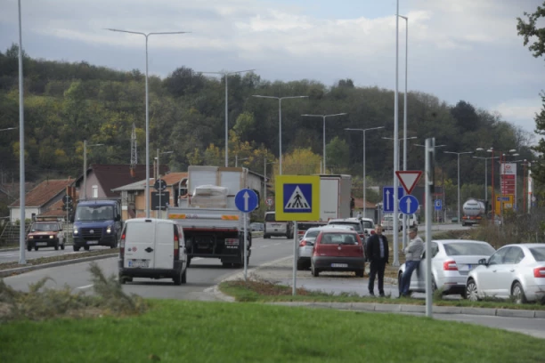 POLEDICA STVARA VELIKE PROBLEME: AMSS upozorava na oprez, vozači - širom otvorite oči!