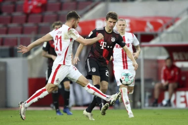 BAJERN STREPEO DO KRAJA PROTIV KELNA, Borusija RUTINSKI protiv Arminije