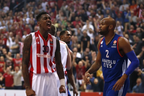 MEGAPOJAČANJE: Aleks Tajus POTPISUJE!