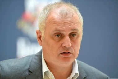 (FOTO) Vesić obišao radove na novoj autobuskoj stanici