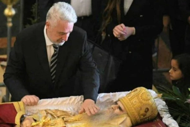 "Pogledaj još jednom na narod svoj, vladiko"! Krivokapić neutešan: Svaki susret sa tobom bio je radost i učenje