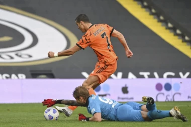 IZDAO SAIGRAČE, ALI I JUVE: Trese se Italija - Ronaldo je NEZNALICA!