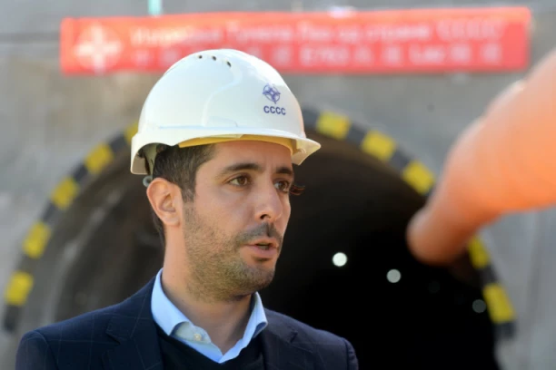 ZADOVOLJAN ONIM ŠTO JE VIDEO: Ministar Momirović prvi put na terenu i to na autoputu Miloš Veliki