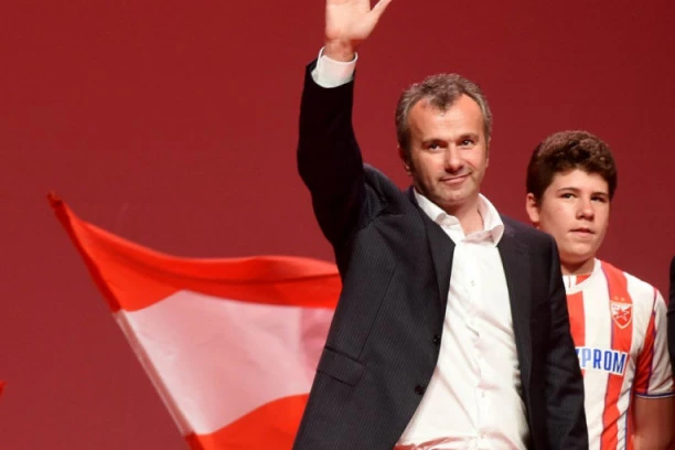 INTERNET SE USIJAO: Evo ko je danas Zvezdin Dejo Savićević!