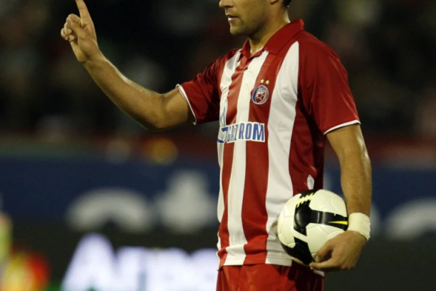 DUŠKO TOŠIĆ ŠOKIRAO UPRAVU ZVEZDE: Iskusni defanzivac BACIO NA STO zahteve, Delije mu ovo neće zaboraviti!