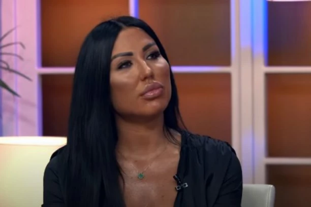 PRETNJE SMRĆU ZA NAŠU STARLETU: Tijana Ajfon proživljava JEZIV PAKAO, žele da je ŽIVU SPALE, ni vatrogasci je neće spasti! (FOTO)