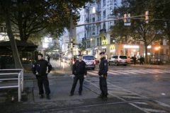 IZVUČEN RADNIK IZ RUŠEVINA! Spasioci posle URUŠAVANJA ZGRADE u centru sačuvali jedan život! SVI SE SADA PLAŠE NAJGOREG