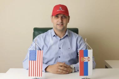 Desetine hiljada članova Udruženja CarGo sa teritorije SAD! Vučić sa Srbima iz Čikaga: CarGo dobrodošao u SAD