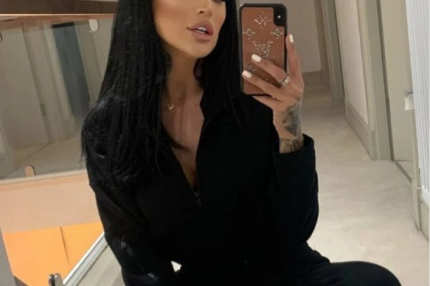 (FOTO) OD RUŽNOG PAČETA DO SE*S BOMBE! Starleta je stalna mušterija estetskih hirurga, NI MAJKA JE NE BI PREPOZNALA