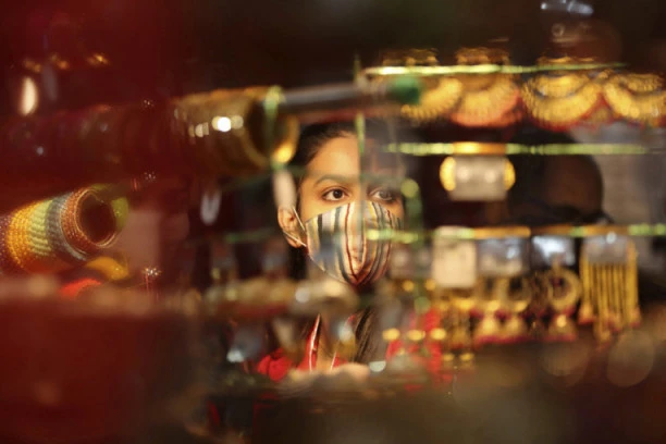 HAPŠENJE ZBOG NEVEROVATNE PREVARE U INDIJI: Lakovernom lekaru prodali "Aladinovu čarobnu lampu"