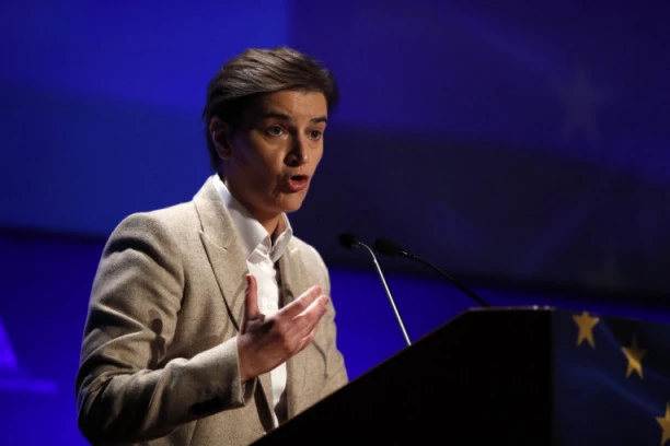 DA LI ŠKOLARCI DOBIJAJU NOV PREDMET? Uvođenje seksualnog obrazovanja u škole PREMIJERKA ocenila kao DOBRU IDEJU!