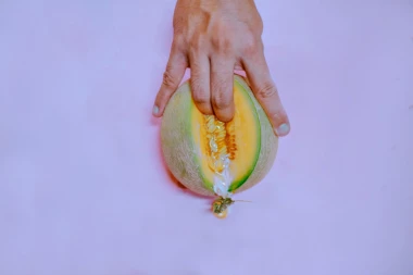 Sa čime žene sve MASTURBIRAJU? Na neke predmete u kući više nećete gledati isto