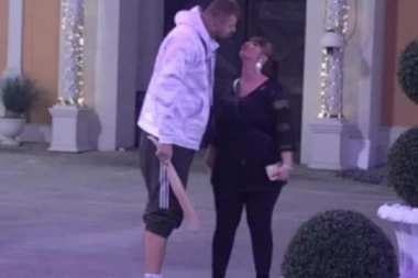 (VIDEO) MILJANA I JANJUŠ NA IVICI POLJUPCA: Ščepala ga pa ne pušta: OVO JE NJIHOVA KONAČNA ODLUKA!