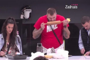 (VIDEO) MIRIŠE NA SEKRET! Janjuš ZGROZIO NACIJU informacijom šta su zadrugarke radile sa oklagijom i GDE SU JE STAVLJALE!