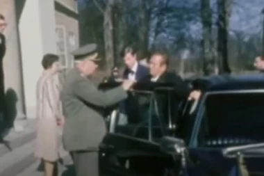 (FOTO) NE ŽALI PARA! Popularni folker iskeširao vrtoglavu sumu kako bi kupio TITOV OMILJENI AUTOMOBIL, a evo šta je uradio sa njiim nakon toga!