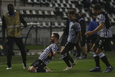 ČUDESNA LIGA EVROPE: Majstor Živković sa dva gola srušio PSV, Totenhem rutinsku u Bugarskoj, petarda Rome!