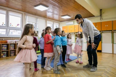 Fondacija "Novak Đoković" i "Generali" osiguranje NASTAVILI HUMANITARNU AKCIJU: BESPLATNI TABLET RAČUNARI ZA RODITELJE U PANČEVU!