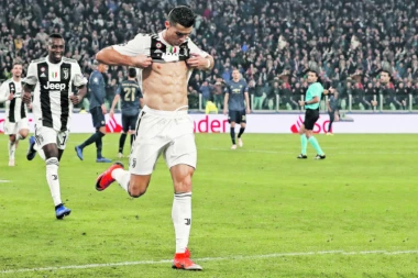 LIČIO MI JE NA CRVA U PRAŠUMI: Po*no glumica ŠOKIRALA javnost - Ronaldo ima MIKROPENIS!