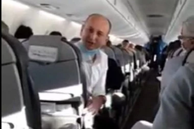 (VIDEO) DOĐITE JEDAN PO JEDAN, AJDE NA FER! Isplivao snimak konflikta u avionu, MILAN KNEŽEVIĆ SPREMAN ZA TUČU