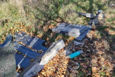 (FOTO) BOLESNO! ŠIPTARI UNAKAZILI SRPSKO GROBLJE NA ZADUŠNICE: Ni mrtvima im ne daju mira!