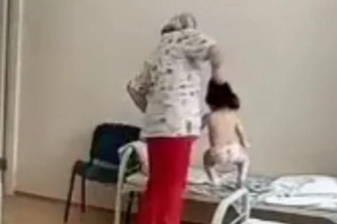 (VIDEO) ŽENA ZLO! Jeziv snimak kruži društvenim mrežama: Medicinska sestra uhvatila dete za kosu i bacila ga na krevet!