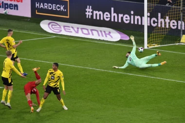 BAVARSKA MAŠINERIJA POKORILA I DORTMUND: Šampionu GOLEADA u derbiju za POVRATAK na vrh Bundeslige!