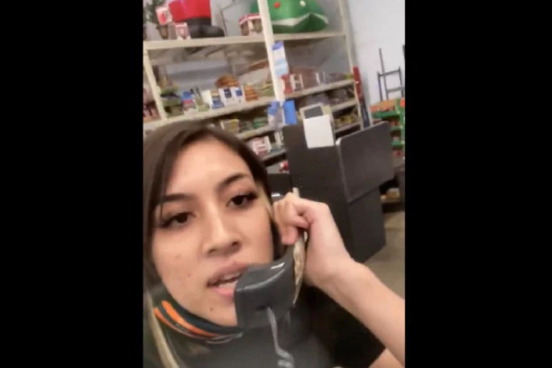 (HIT VIDEO) PREKIPELO JOJ! Dala OTKAZ preko razglasa, svakog isprozivala poimence: Ovako nešto još niste videli!