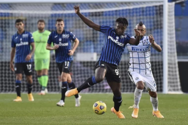 Inter prosuo bodove u finišu - Het-trik Mhitarijana u Đenovi!