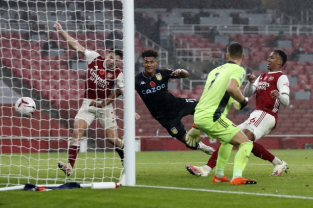 MAT U TRI POTEZA: Vila deklasirala Arsenal!