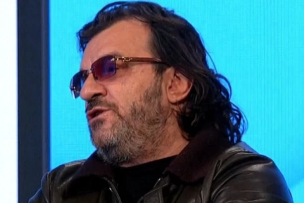 (FOTO) UŽIVA U NOVOJ LJUBAVI? Ova devojka uhvaćena kako izlazi iz Lukasove zgrade!