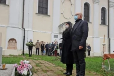 Vučević položio vence na Spomen krst palim borcima: Naš zadatak je da čuvamo mir i slobodu jer su plaćeni najskupljom cenom