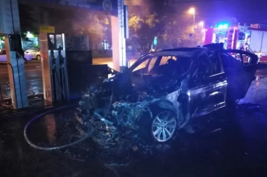 (FOTO, VIDEO) POGLEDAJTE KAKO IZGLEDA SPRŽENI "BMW": Hitrom reakcijom vatrogasaca UGAŠEN požar na dorćolskoj pumpi!