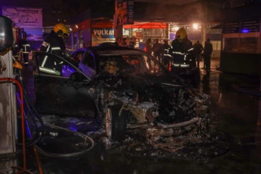 OTKRIVAMO, OVAKO JE DOŠLO DO HAOSA NA DORĆOLU: Vozača BMW uhvatila strašna panika - BUKTINJU OD KOLA OSTAVIO NA PUMPI