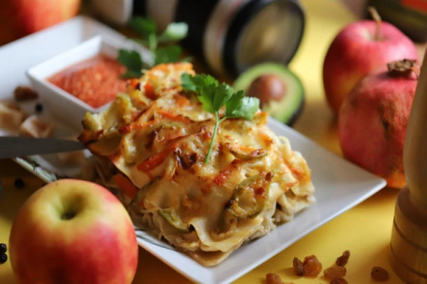 (RECEPT) OMILJENI RUČAK NA DRUGAČIJI NAČIN: Sočne lazanje IZ TIGANJA, prste da poližeš!