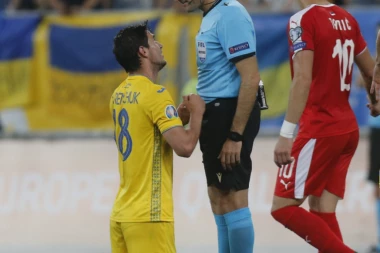 NAVIJAČI SRBIJE, SPREMITE ASPIRINE: Poznato KO SUDI "Orlovima" protiv Škotske, OD IZBORA ĆE VAS SIGURNO ZABOLETI GLAVA!