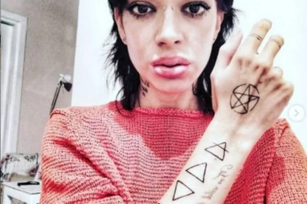 Pevačica prošla DEVET KRUGOVA PAKLA, odrekla se vere, doživela TRAGEDIJE, a danas izgleda potpuno drugačije: Dunja Ilić bila je GOTIK DIVA, a evo gde se nalazi! (FOTO)