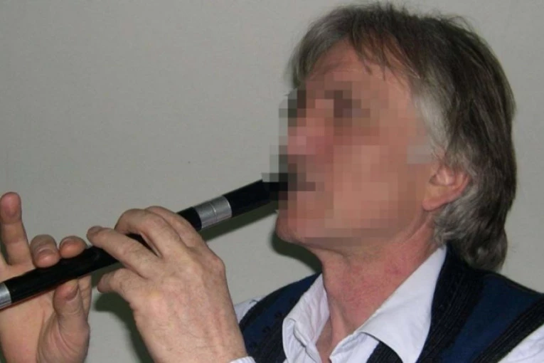 SASLUŠANJE NASTAVNIKA MILUTINA C. IZ BRUSA ZBOG PRIJAVE ZA NAPAD NA UČENICU