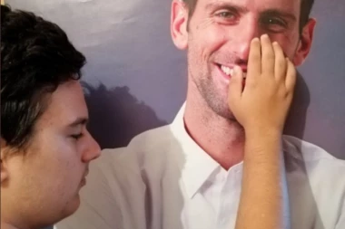 (VIDEO) JEDAN JE NOVAK ĐOKOVIĆ: Srpski teniser ODUŠEVIO AUTISTIČNU BRAĆU koja ga obožavaju, RASPLAKAO SVET!