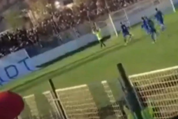 (VIDEO) ŠOK SNIMAK TRESE SRBIJU! Nije ni čudo što korona DIVLJA! Tribine KRCATE, ko im je OVO dozvolio?