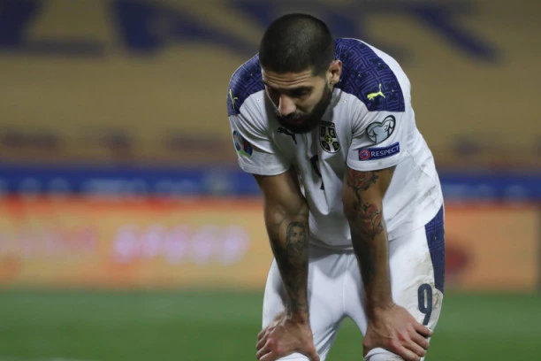 UNIŠTIĆE MU KARIJERU: Mitrović ZAVRŠIO misiju u Fulamu!