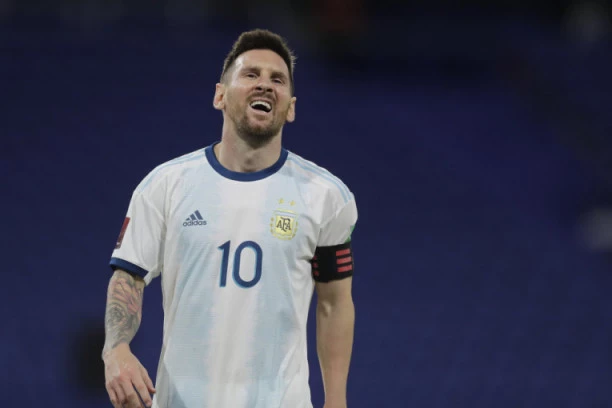 SKANDALČINA: Mesi kažnjen zbog odavanja počasti Maradoni!