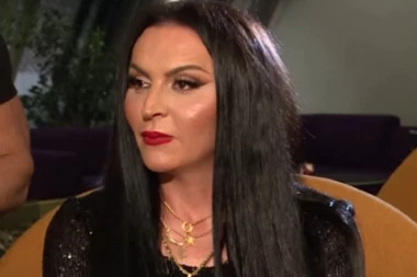 TRANSRODNA PEVAČICA ELEKTRA ELIT SE ZALAŽE ZA LEGALIZACIJU PROSTITUCIJE: U tom slučaju ne bi postojala razlika između KAMENJARKE i ELITNE