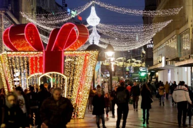 POČINJE PRAZNIČNA EUFORIJA! Večeras puštanje novogodišnje rasvete u Beogradu!