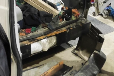 (FOTO) OPEL NAFILOVAN DROGOM! U rutinskoj kontroli pao diler